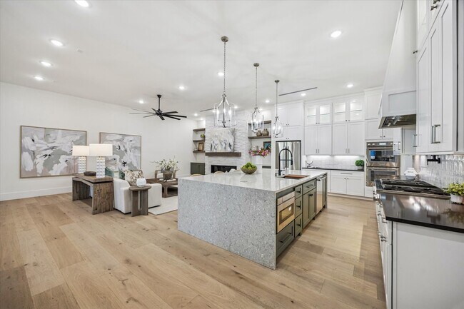 Building Photo - 431 W 30th St