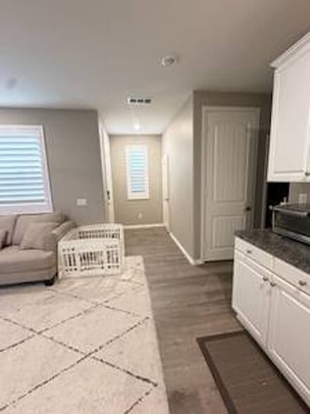 Building Photo - 12012 Oxbow Way