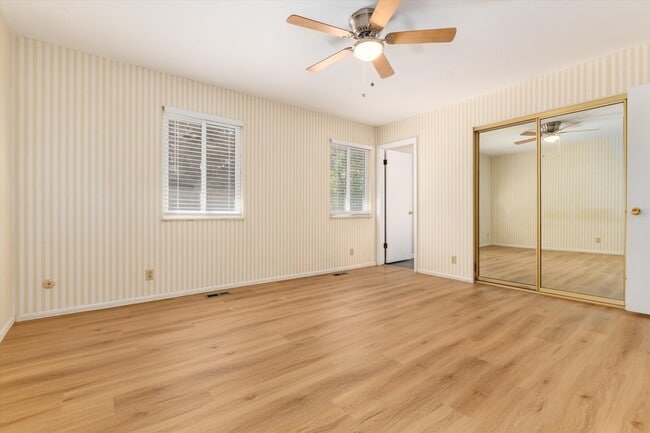 Building Photo - 7426 S Quince Ct