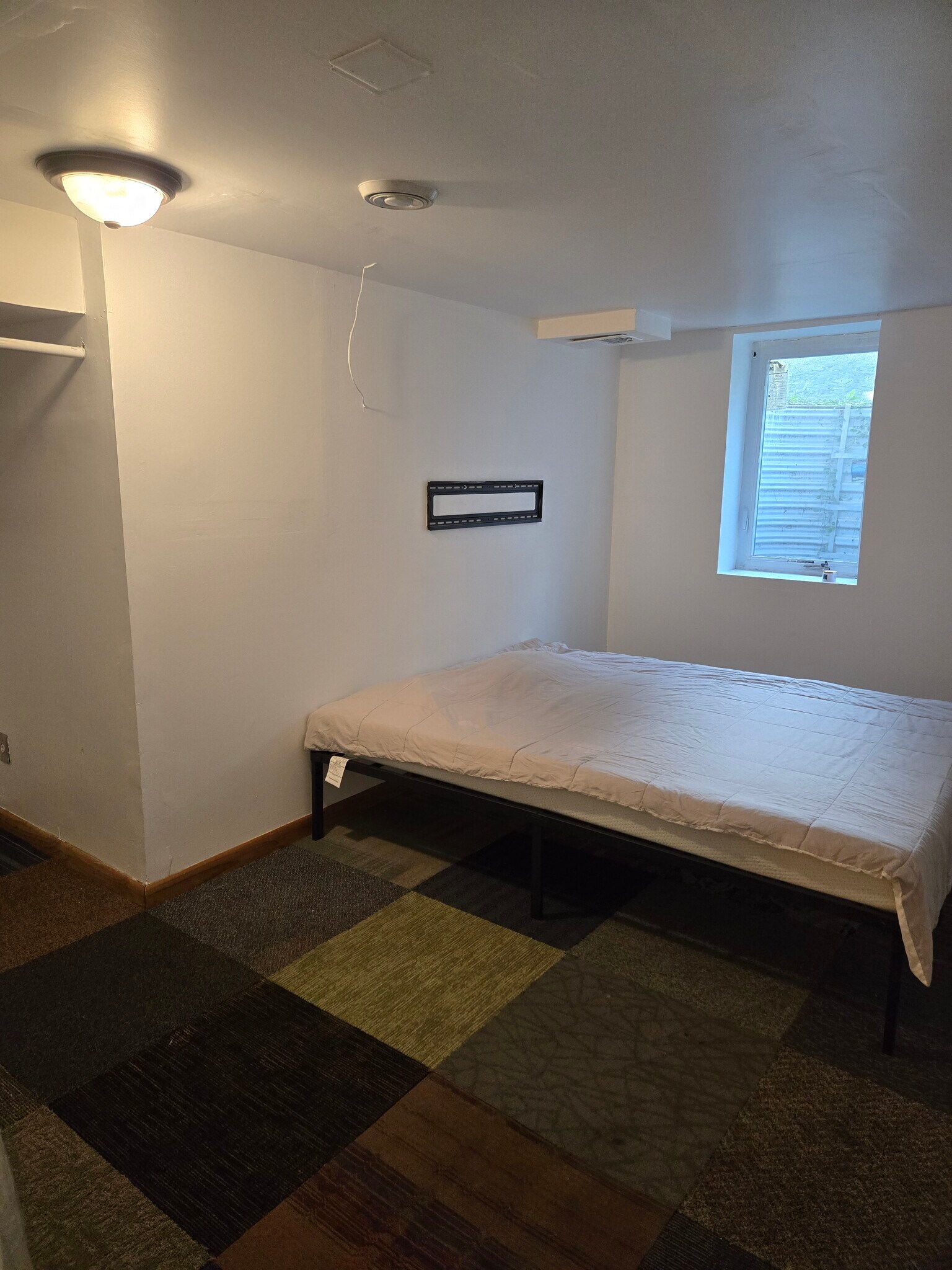 Building Photo - 3913 Thomas Ave N