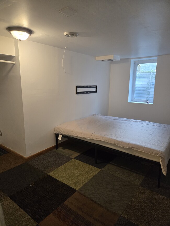 Building Photo - 3913 Thomas Ave N