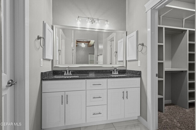 Building Photo - 2801 Tierra Garden Dr