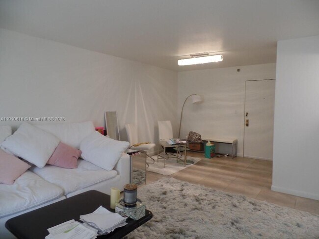 Building Photo - 1623 Collins Ave