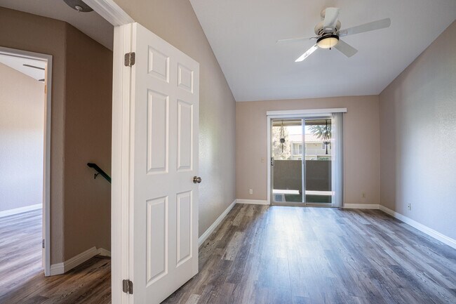 Building Photo - 448 Tava Ln