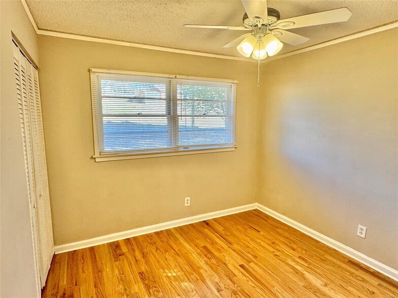 Building Photo - 1100 Lombard Dr