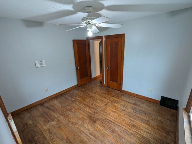 Building Photo - Beautiful 3 bedroom home with covered fron...