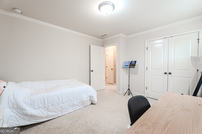 Building Photo - 801 Village Field Ct NW