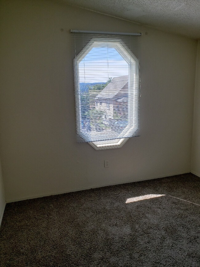 r11 632 NE Franklin Ave Chehalis WA 98532 Apartment Finder