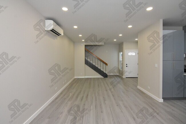 Building Photo - 1236