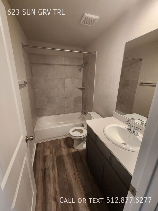 Building Photo - 623 Sun Grv Trl