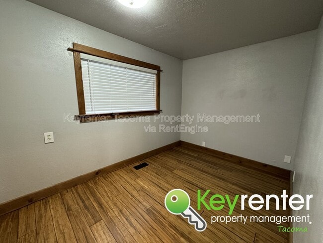 Building Photo - 356 7th St SE