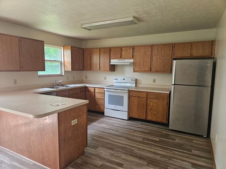Building Photo - 906 Allen Dr