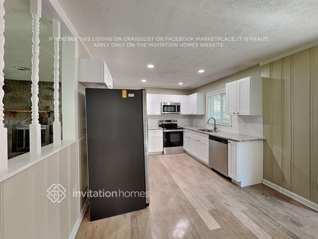 Building Photo - 759 Birchwood Ln SW