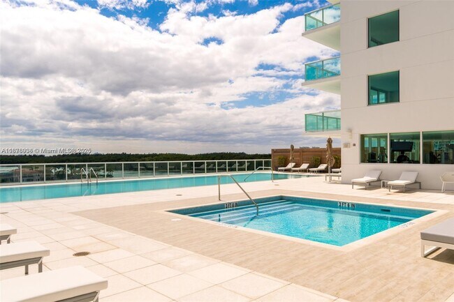 Building Photo - 400 Sunny Isles Blvd