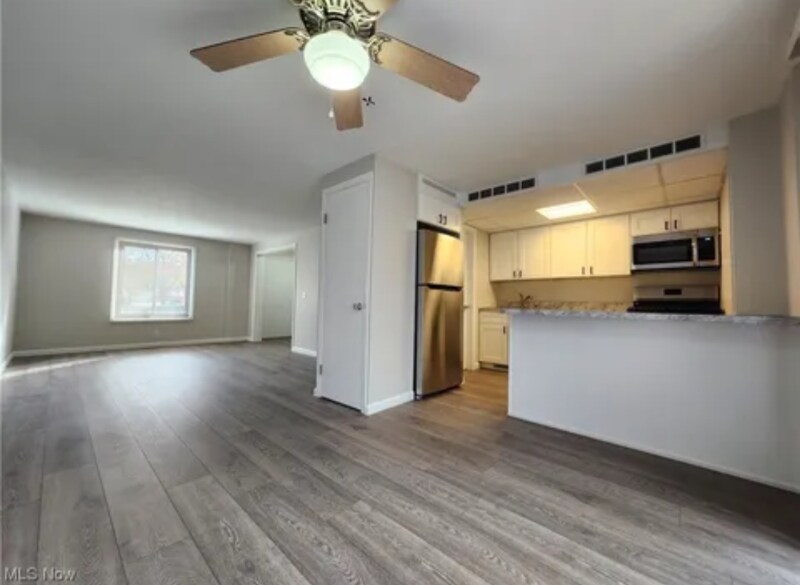 Building Photo - 1651 Mentor Ave