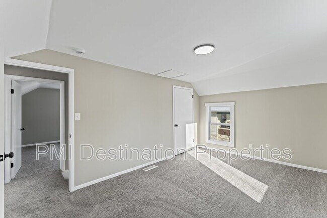 Building Photo - 811 N 10th St
