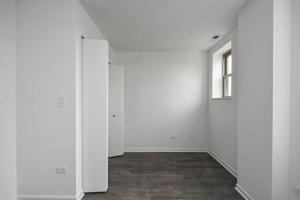 Building Photo - 940 W Winona St