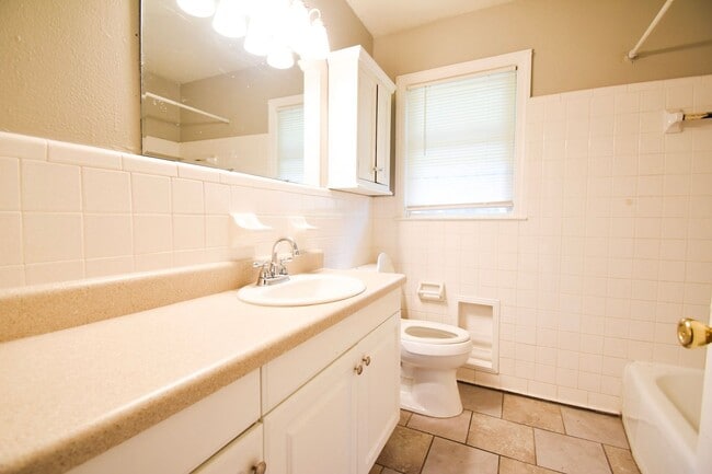 Building Photo - Coming Soon! 3 Bedroom 1 Bathroom - Pets Considered