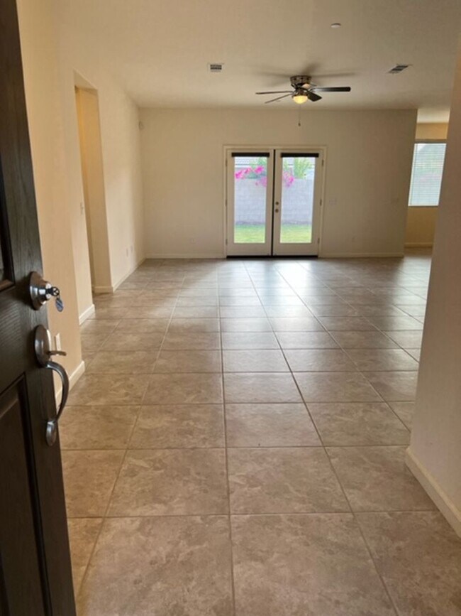 Building Photo - 3204 N Pratos Ct