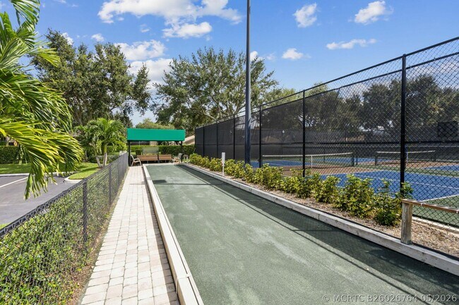 Building Photo - 6887 Viale Elizabeth