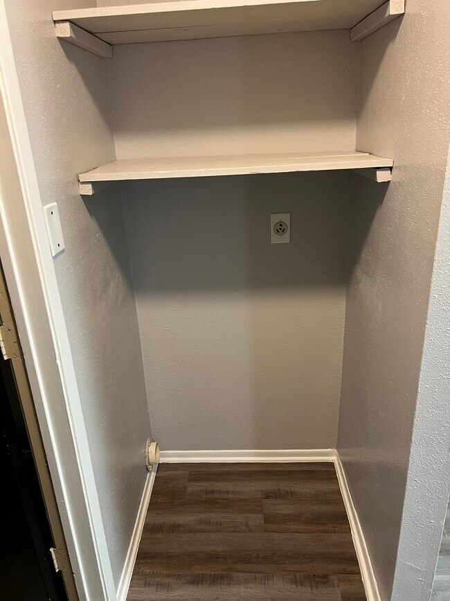 Building Photo - 9713 Village Briar