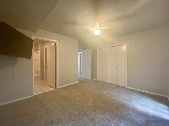 Building Photo - 4/3 Home in Clarksville! Incredible location! Available for August Prelease
