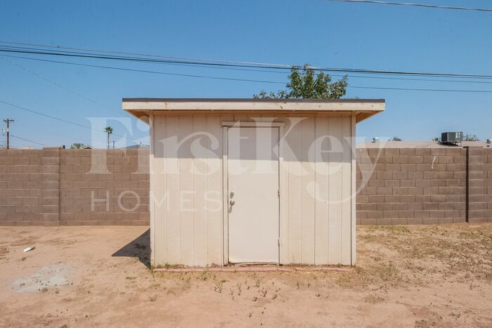 Building Photo - 5719 N 23rd Ave