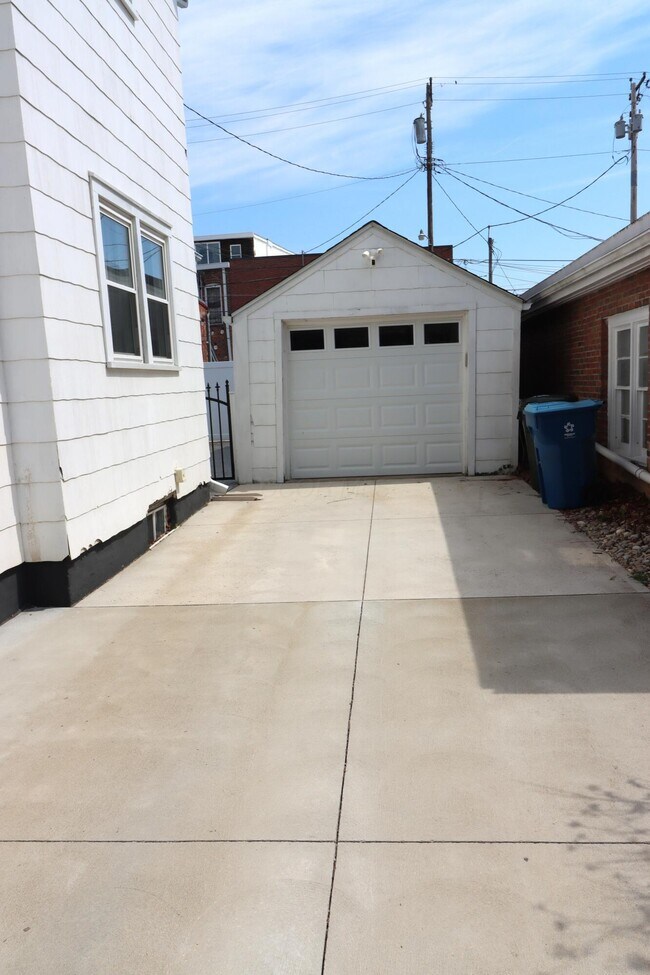 Building Photo - 120 S Court St