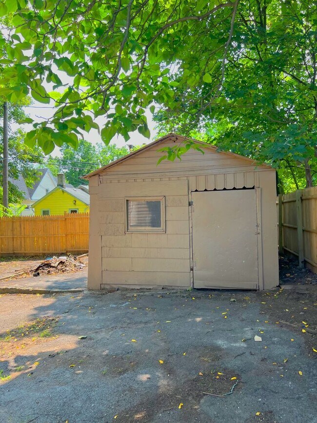 Building Photo - 157 Dr Samuel McCree Way