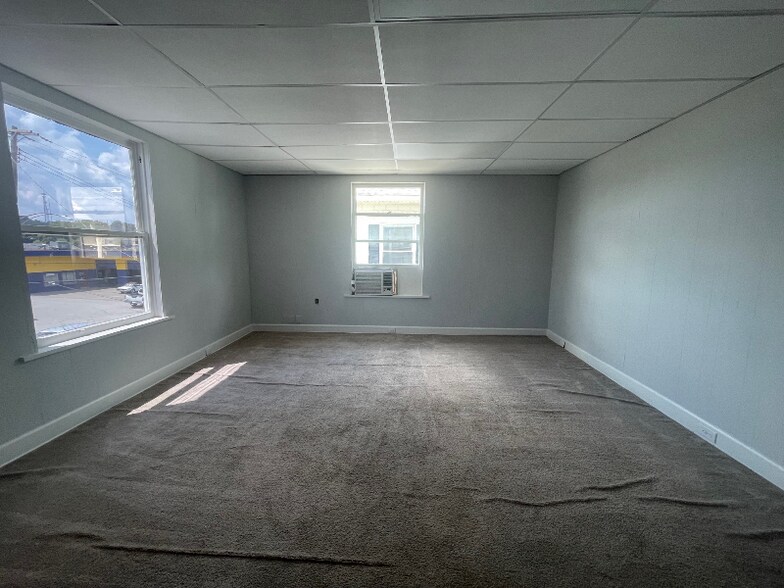 Building Photo - 1021 S Main St