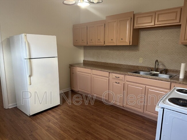 Building Photo - 2328 Mandeville St