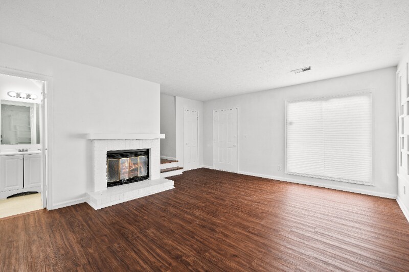 Building Photo - 151 Old Ferry Way