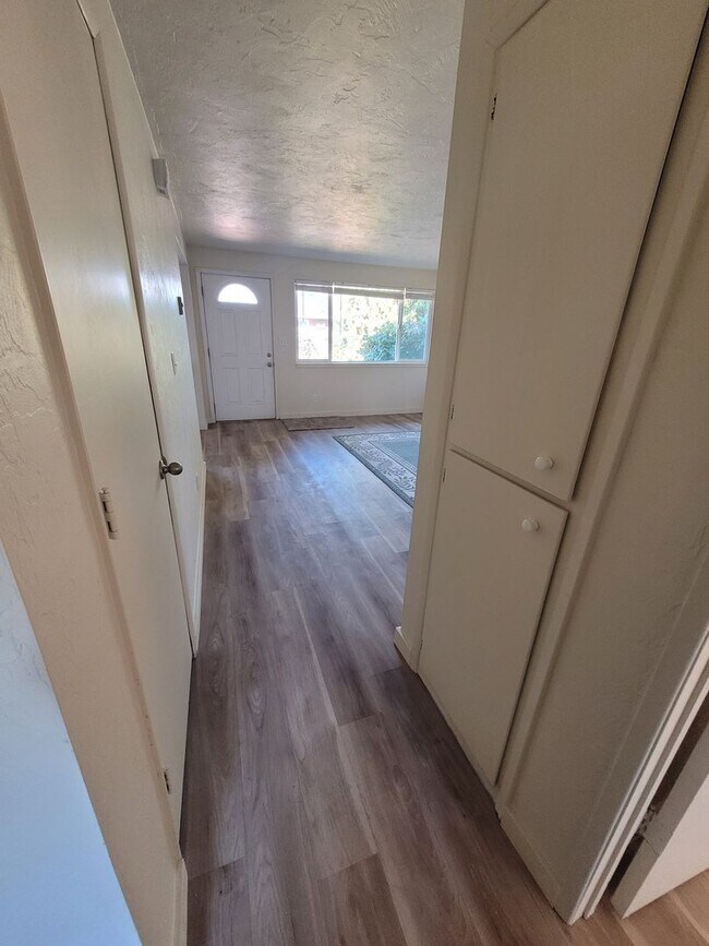 Building Photo - HOO-360-18th