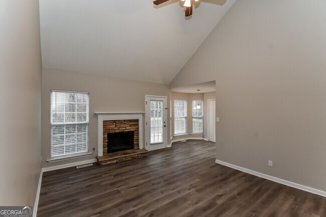 Building Photo - 1816 Creveis Rd