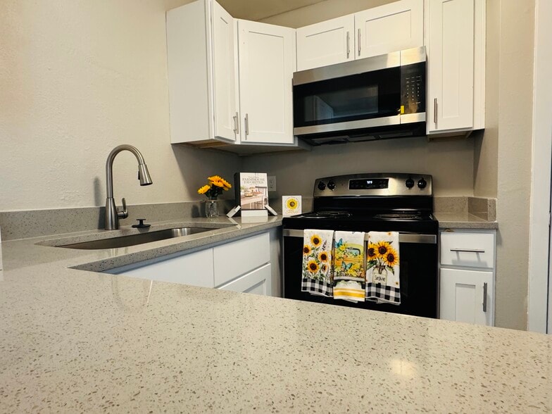 Building Photo - Apartments at Decker Lake – Your Everyday Retreat