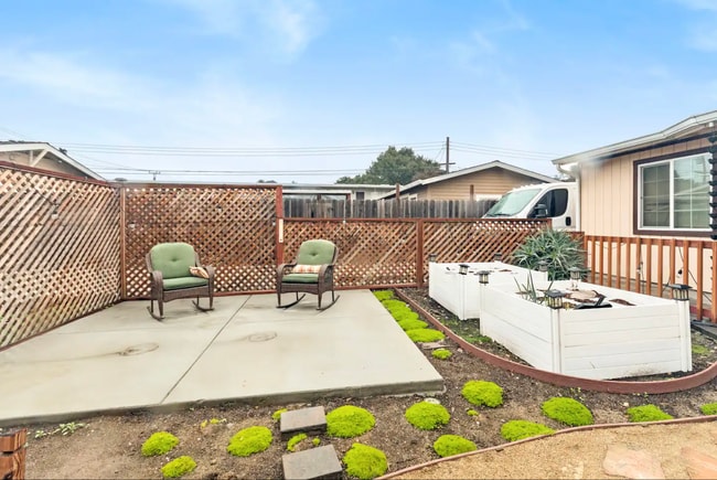 Building Photo - 1615-1617 D St, Unit 1617D