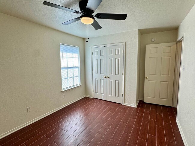 Building Photo - 205 Janelle Dr