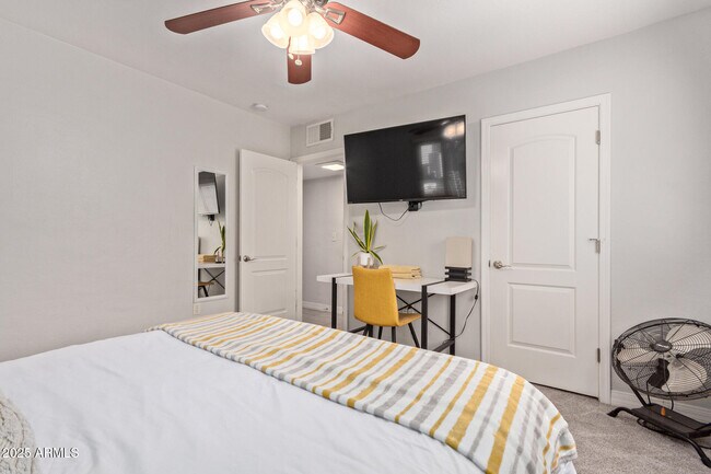 Building Photo - 3132 N 15th Ave