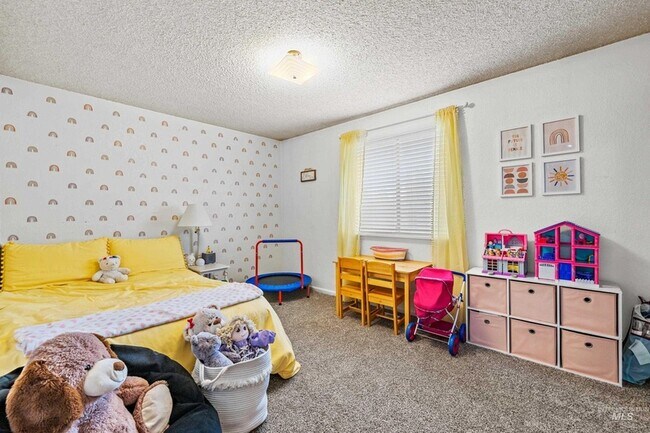 Building Photo - 10543 W Poppy St