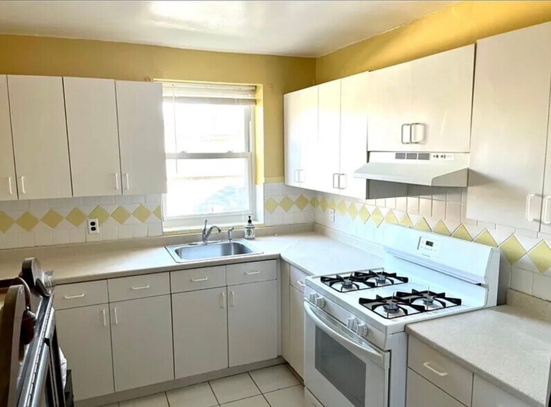 Building Photo - 1772 Hammersley Ave