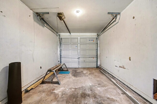 Building Photo - 5001 Glenhaven Dr