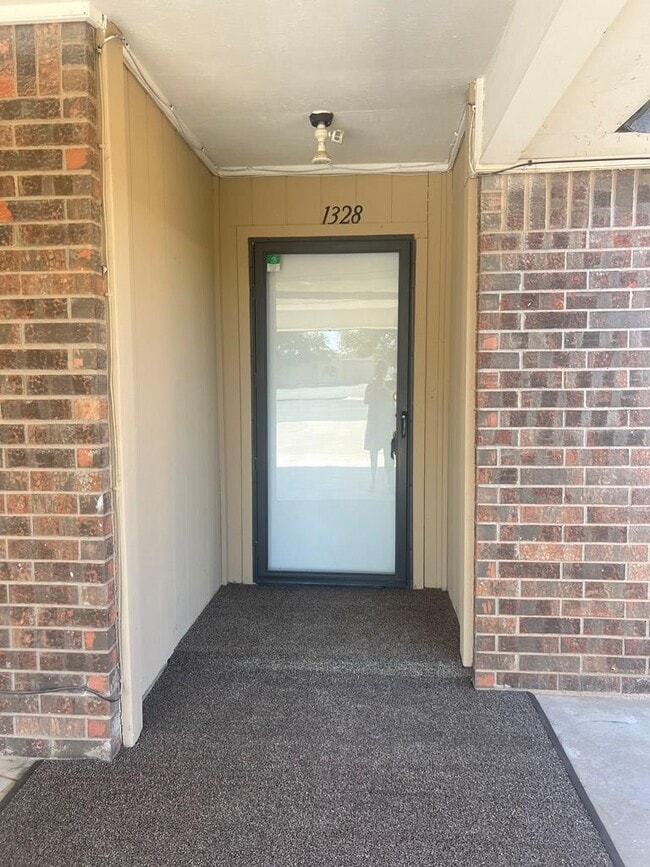 Building Photo - 1328 Tanglewood Ln