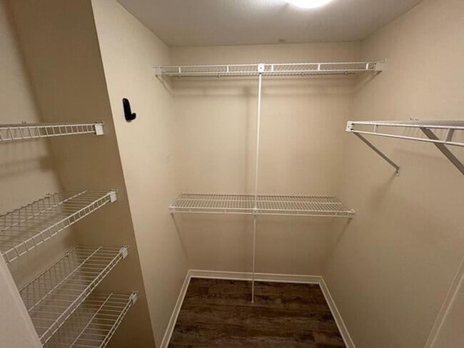 Building Photo - 406 Westlake Ct