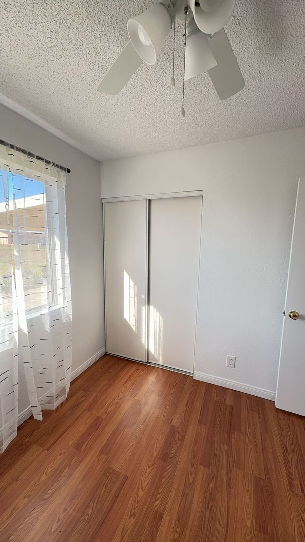 Building Photo - 3 BEDROOM APPLE VALLEY HOME