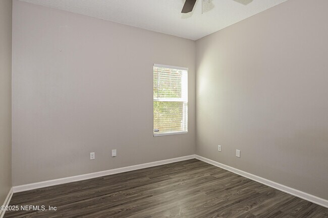 Building Photo - 8132 Hilsdale Rd