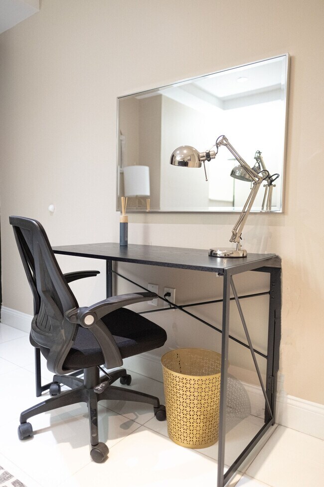 Building Photo - 5 W 101st St