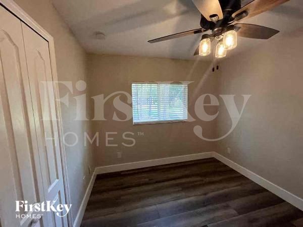 Building Photo - 2670 Denicke St