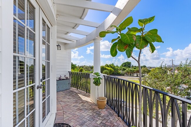 Building Photo - 1970 S Dixie Hwy