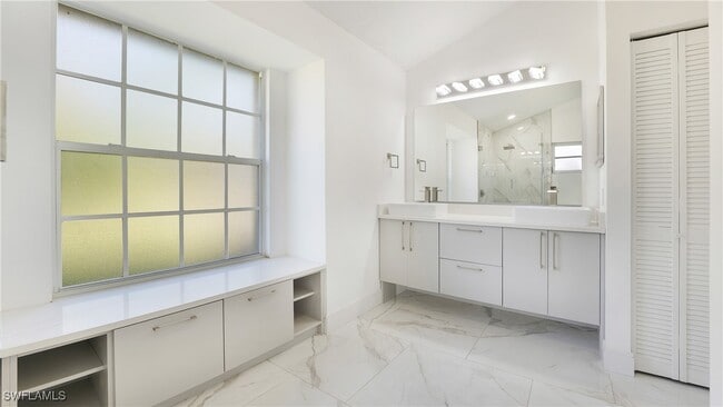 Building Photo - 3590 10th Ave NE