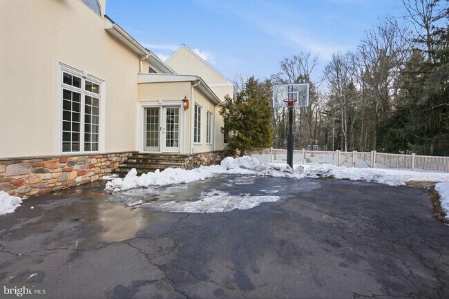 Building Photo - 244 Mathers Rd